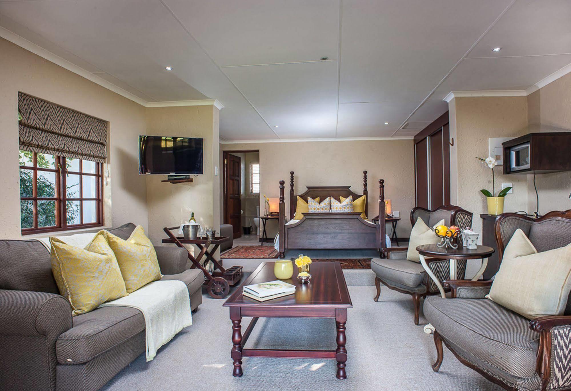 River Meadow Manor Centurion Extérieur photo
